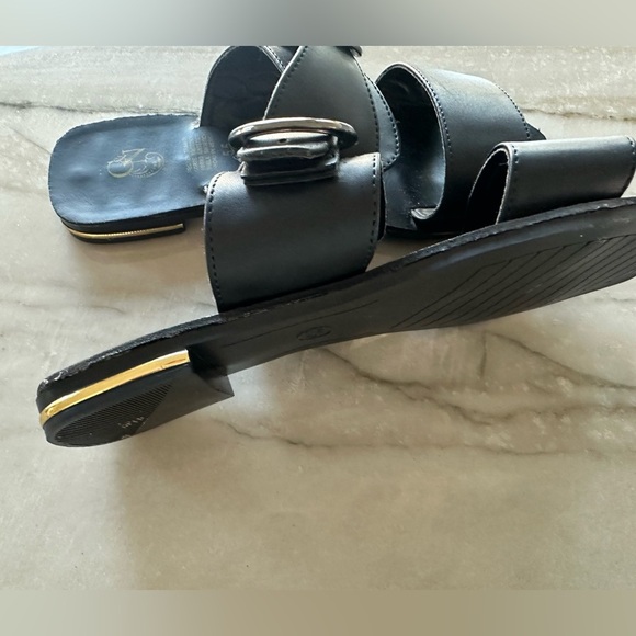 CN Sandals - Picture 4 of 5